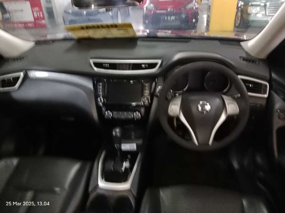 Foto Mobil Bekas Dashboard Nissan X-Trail 2.5 tahun 2017