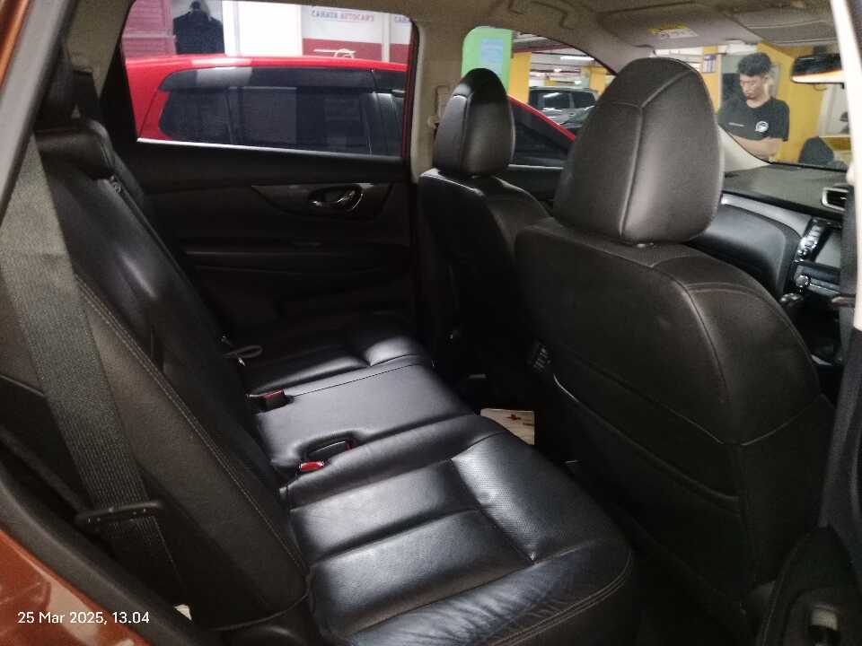 Foto Mobil Bekas Kabin Belakang Nissan X-Trail 2.5 tahun 2017