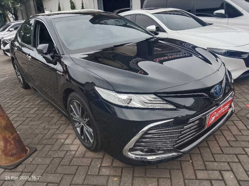 2022 Toyota Camry Hybrid 2.5 - Foto 1 dari 6