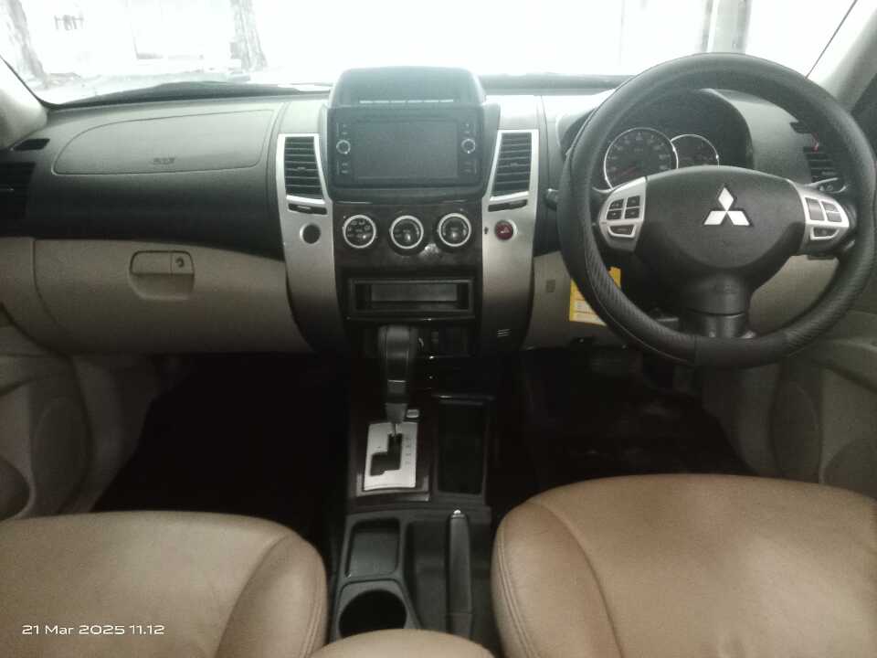 Foto Mobil Bekas Dashboard Mitsubishi Pajero Sport 2.5 Exceed tahun 2013