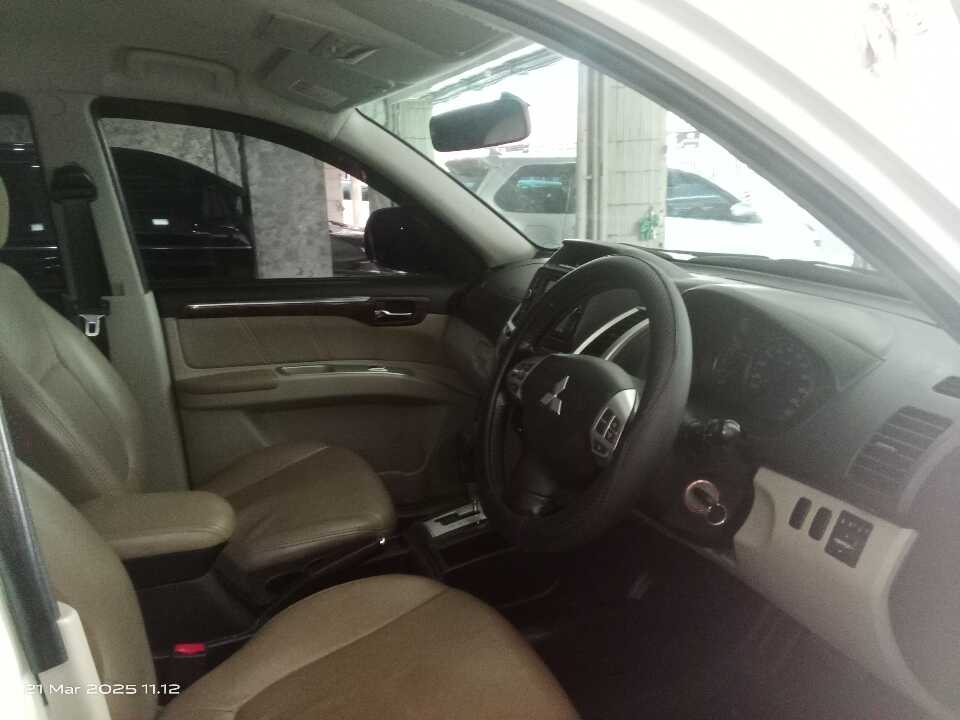 Foto Mobil Bekas Kabin Depan Mitsubishi Pajero Sport 2.5 Exceed tahun 2013