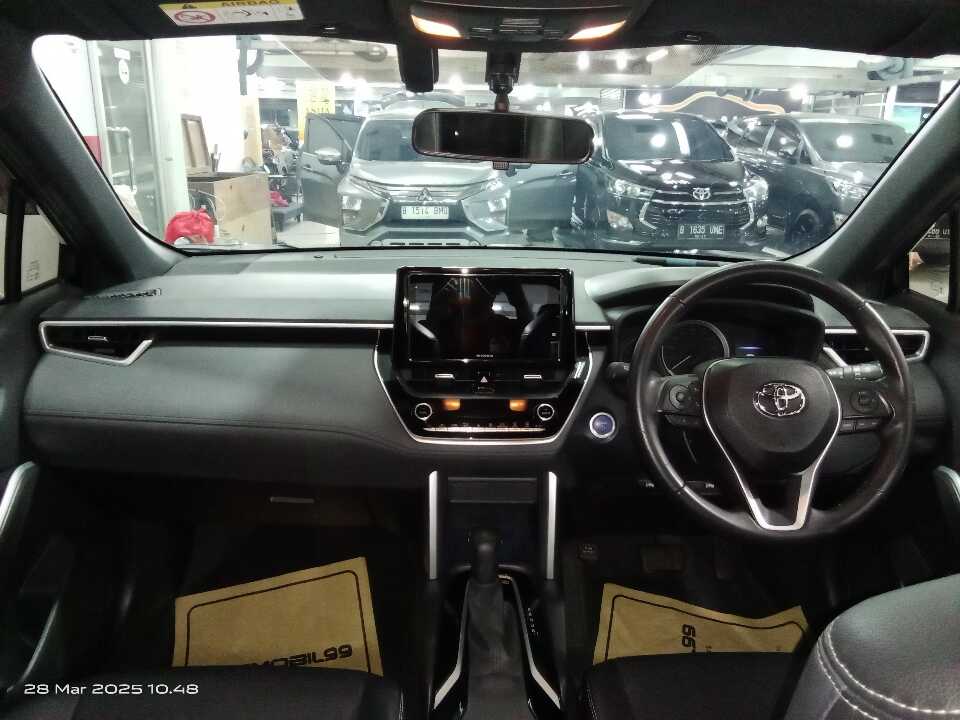 Foto Mobil Bekas Dashboard Toyota Corolla Cross 1.8 Hybrid tahun 2021