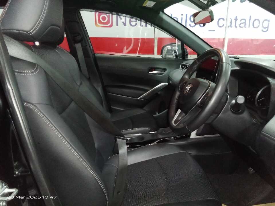 Foto Mobil Bekas Kabin Depan Toyota Corolla Cross 1.8 Hybrid tahun 2021