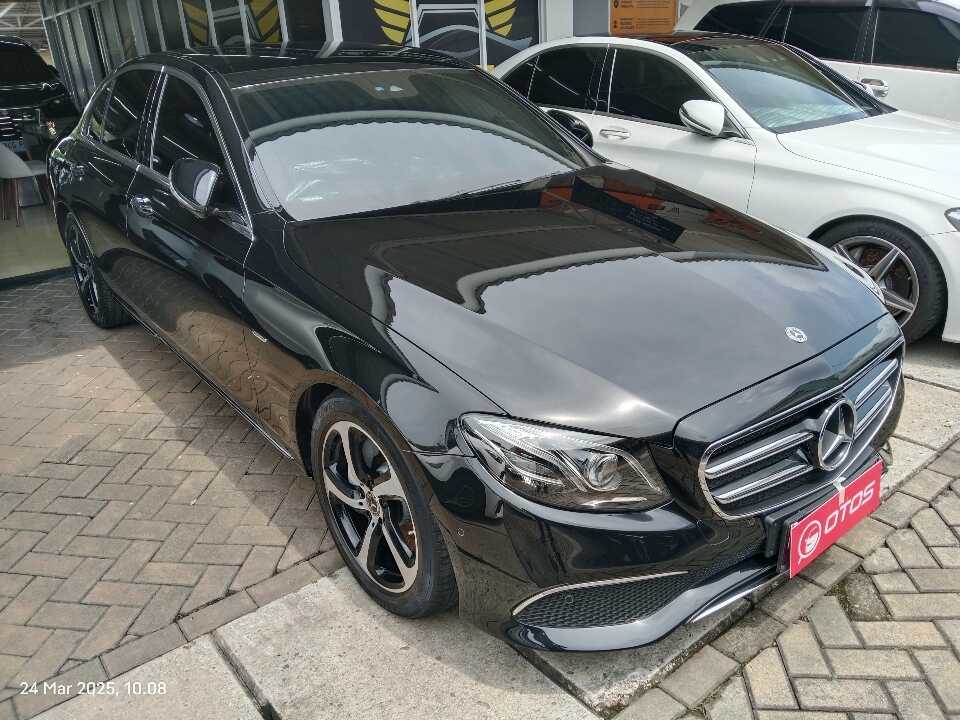 2020 Mercedes-Benz E300 2.0 - Foto 1 dari 6
