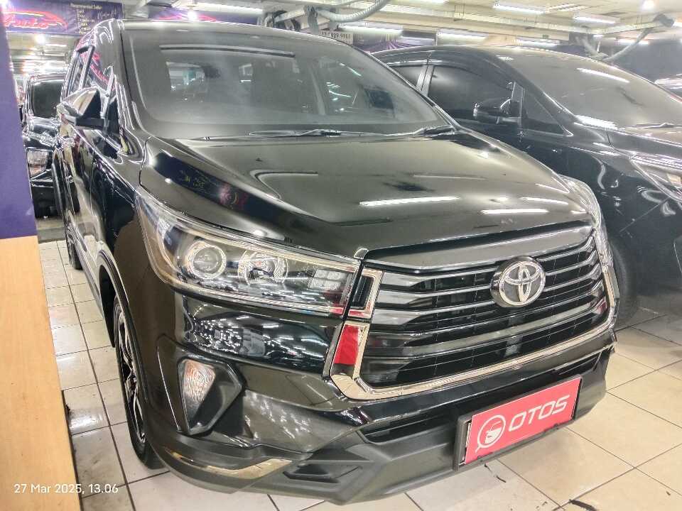 2022 Toyota Kijang Innova 2.4 Venturer - Foto 1 dari 6