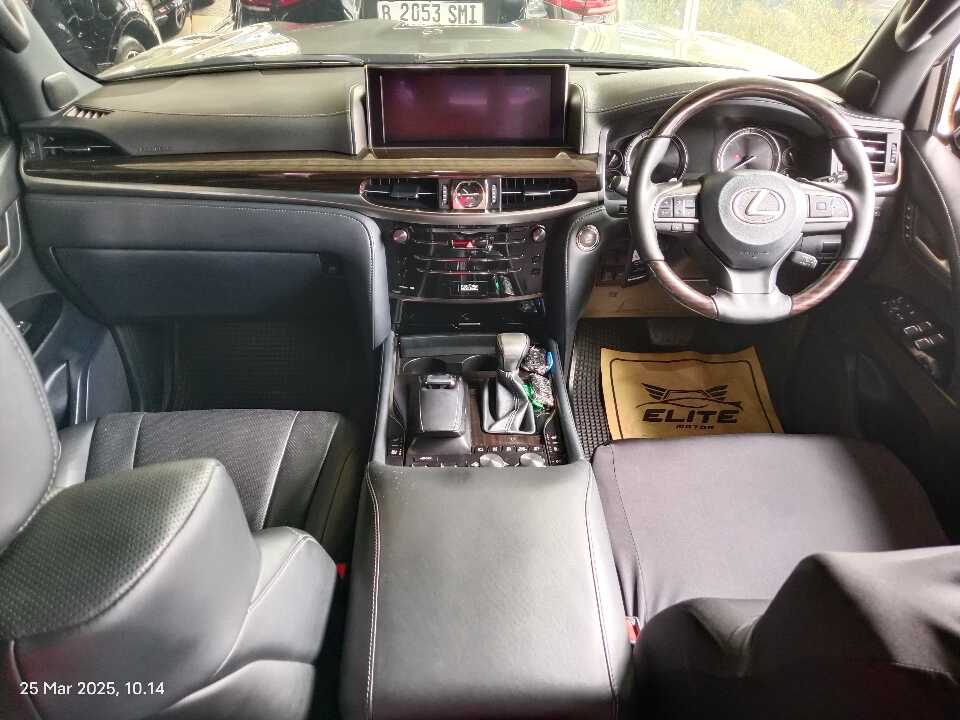 Foto Mobil Bekas Dashboard Lexus LX 570 5.7 tahun 2018