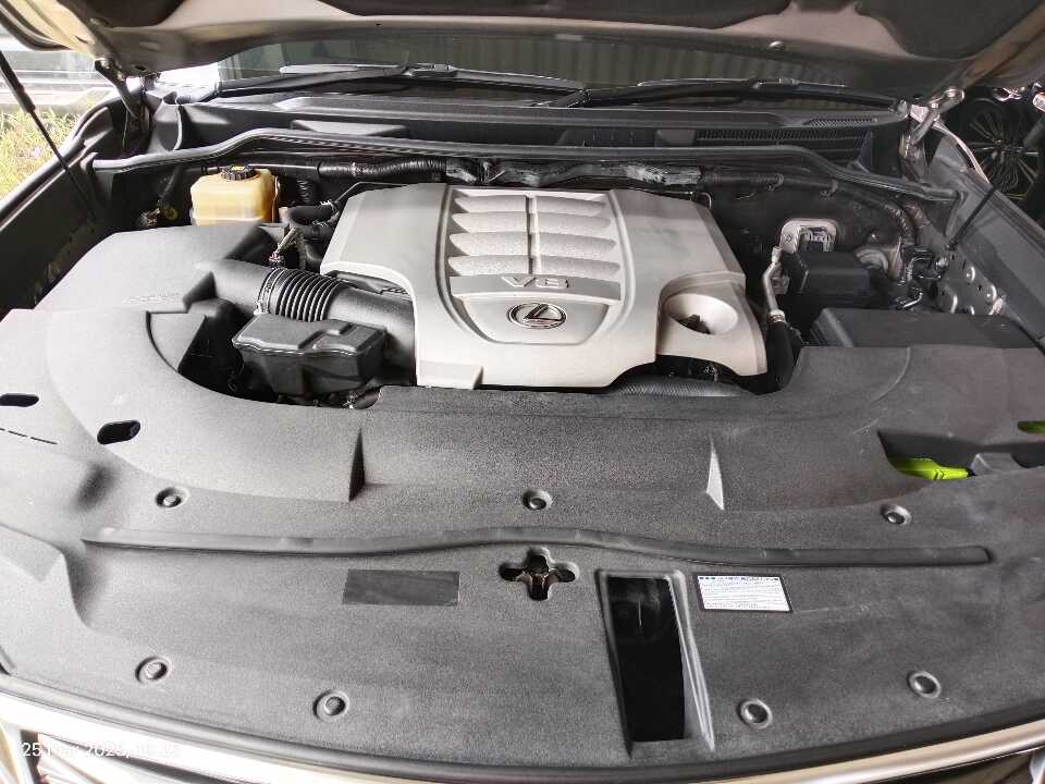 Foto Mobil Bekas Mesin Lexus LX 570 5.7 tahun 2018