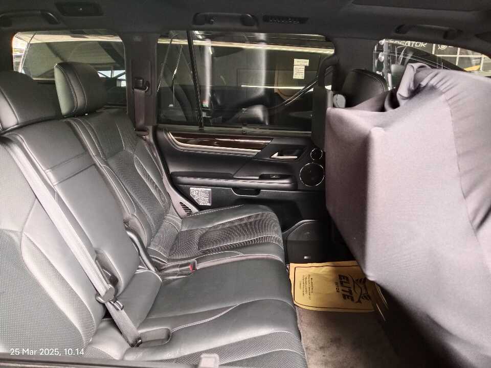 Foto Mobil Bekas Kabin Belakang Lexus LX 570 5.7 tahun 2018