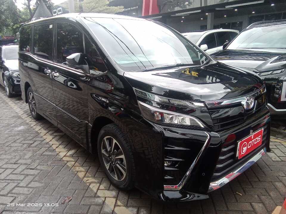 2018 Toyota Voxy 2.0 - Foto 1 dari 6