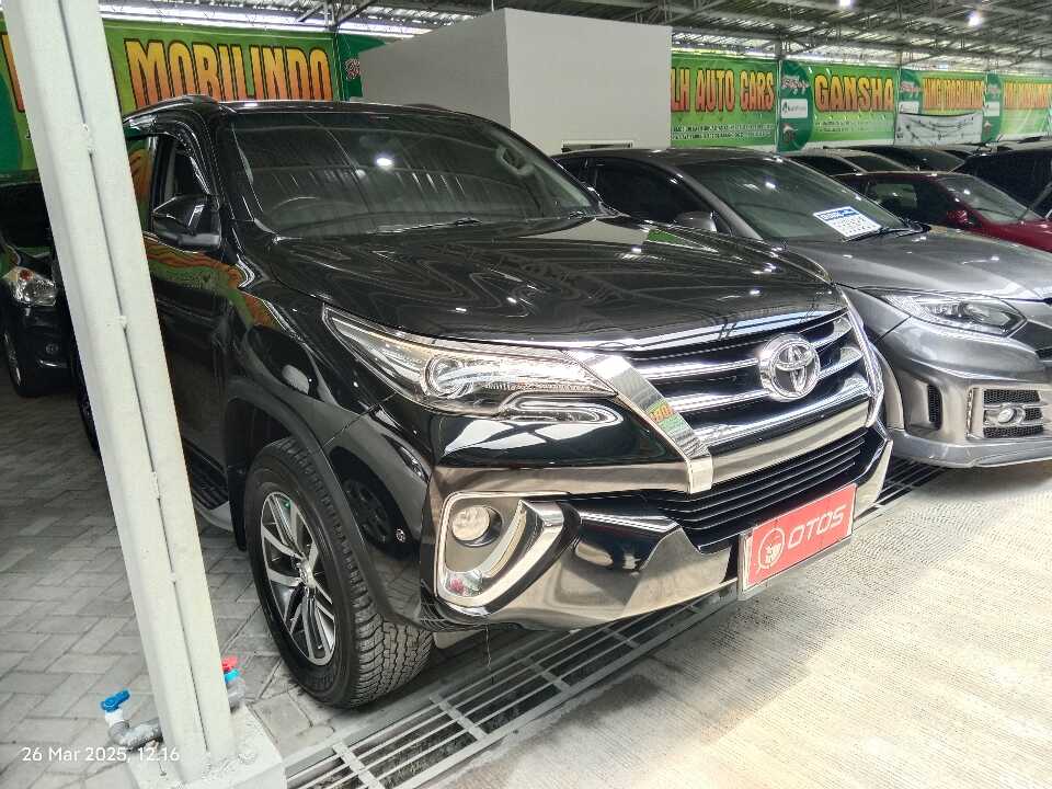 2017 Toyota Fortuner 2.4 4X2 VRZ - Foto 1 dari 6