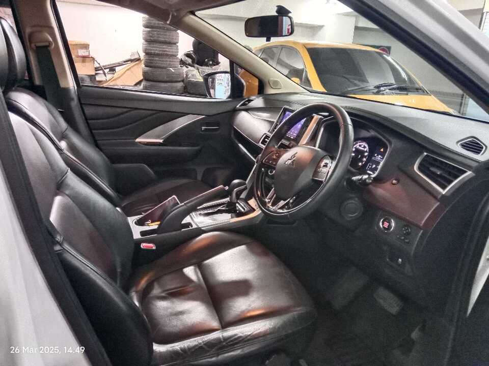 Foto Mobil Bekas Kabin Depan Mitsubishi Xpander 1.5 Cross tahun 2021
