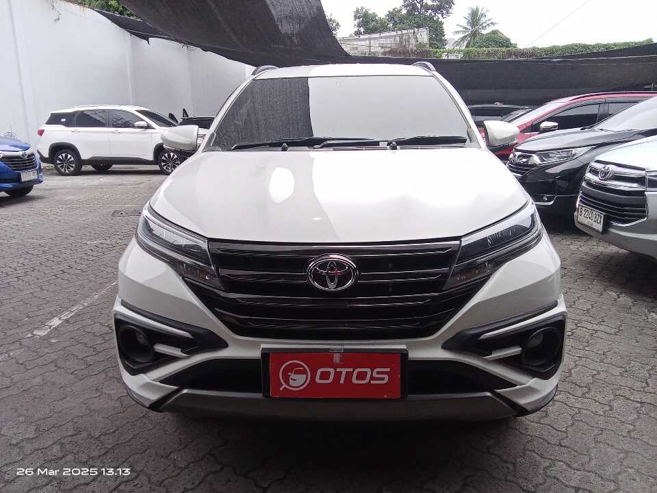 Foto Mobil Bekas Tampak Depan Toyota Rush 1.5 S tahun 2022