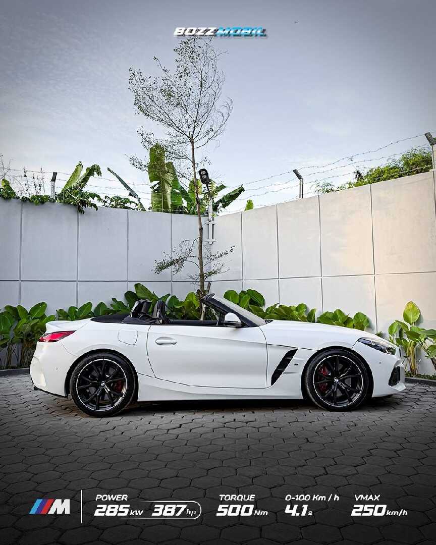 Foto Mobil Bekas Tampak Samping BMW Z4 3.0 tahun 2023
