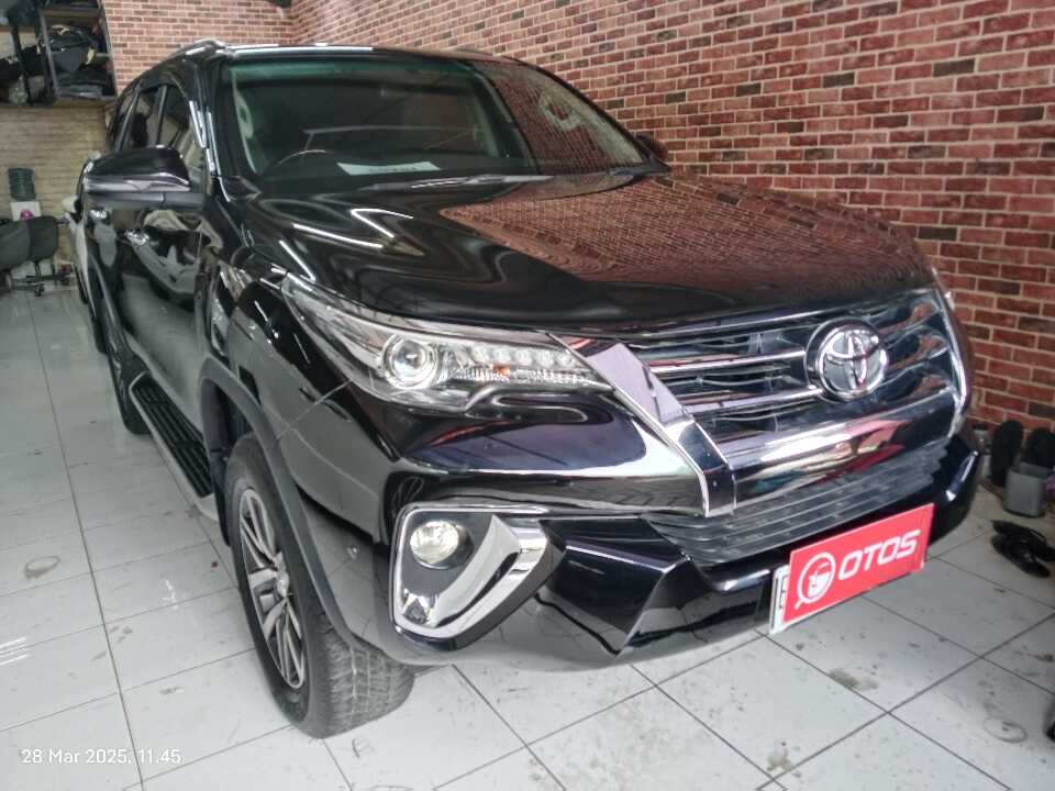 2017 Toyota Fortuner 2.4 4X2 VRZ - Foto 1 dari 6