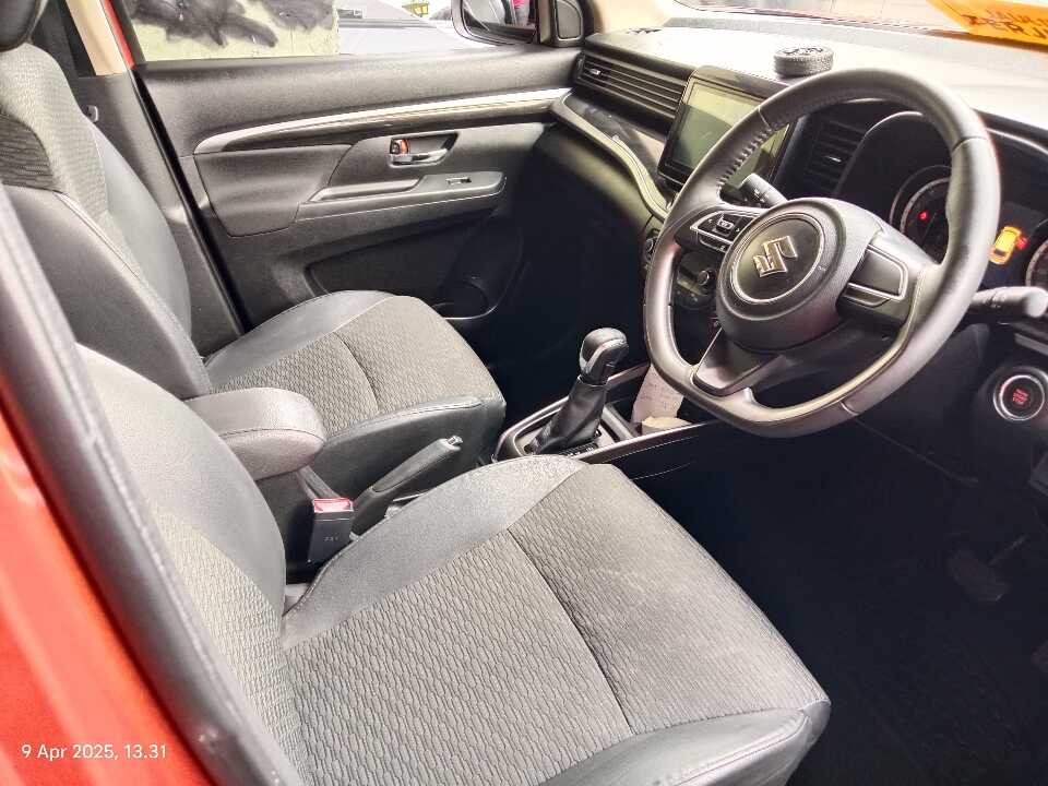 Foto Mobil Bekas Kabin Depan Suzuki XL7 1.5 Alpha tahun 2020