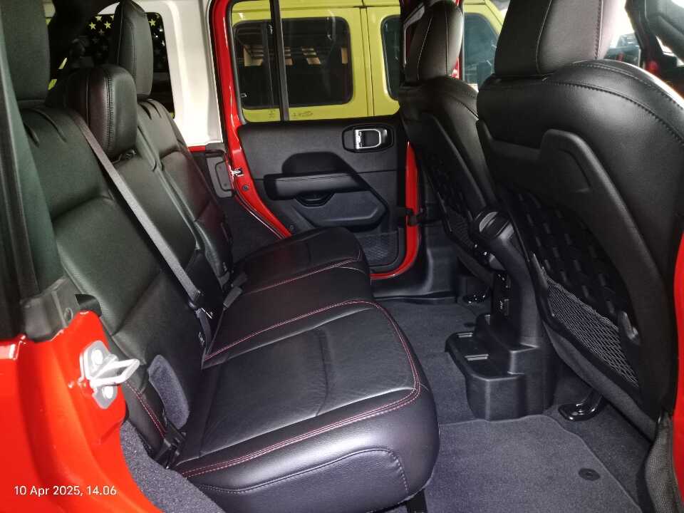 Foto Mobil Bekas Kabin Belakang Jeep Wrangler 2.0 Rubicon 4-Door tahun 2020