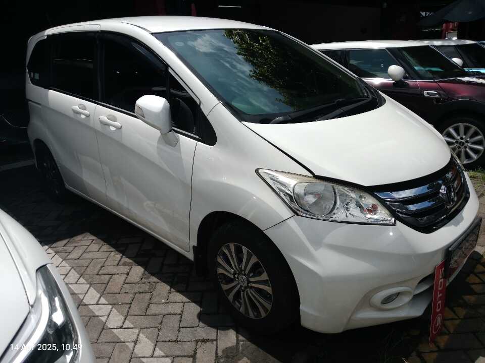 2015 Honda Freed 1.5 E - Foto 1 dari 6