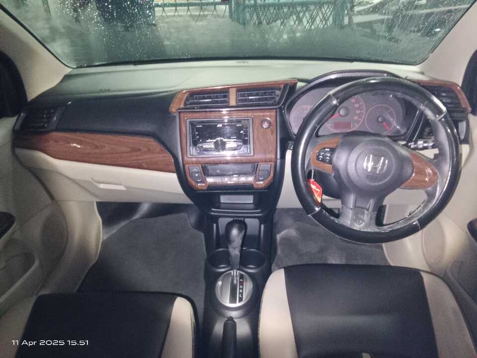 Foto Mobil Bekas Dashboard Honda Brio 1.2 Satya E tahun 2017
