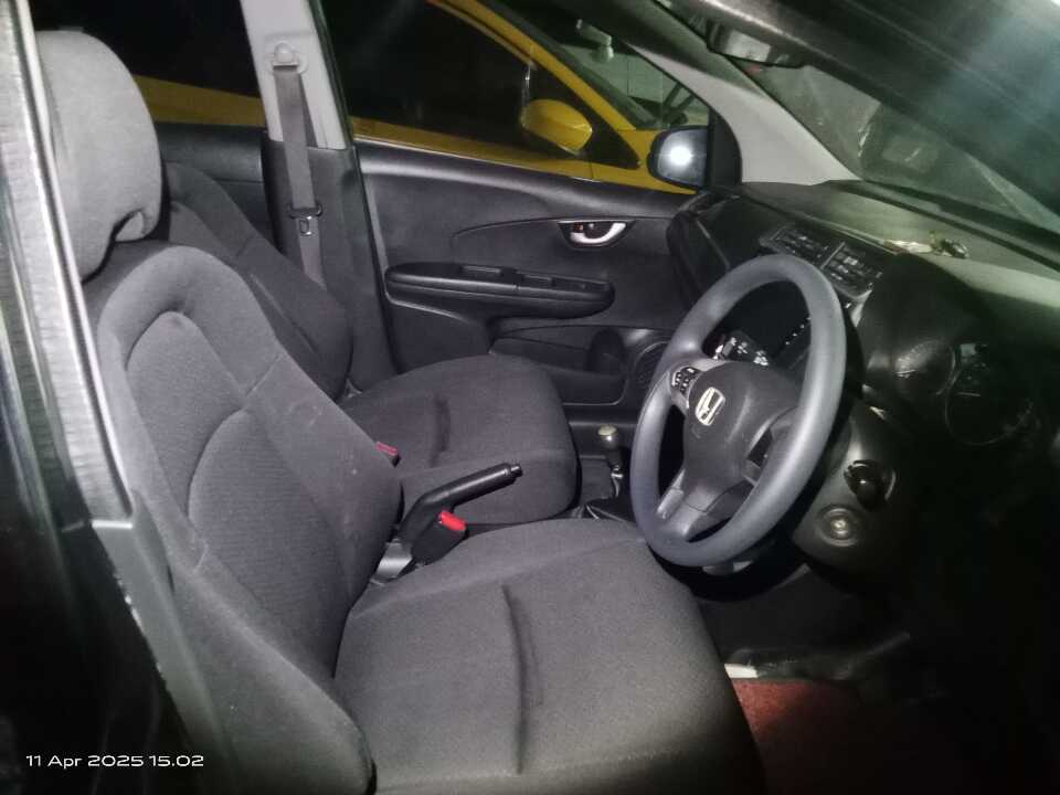 Foto Mobil Bekas Kabin Depan Honda BR-V 1.5 E tahun 2017