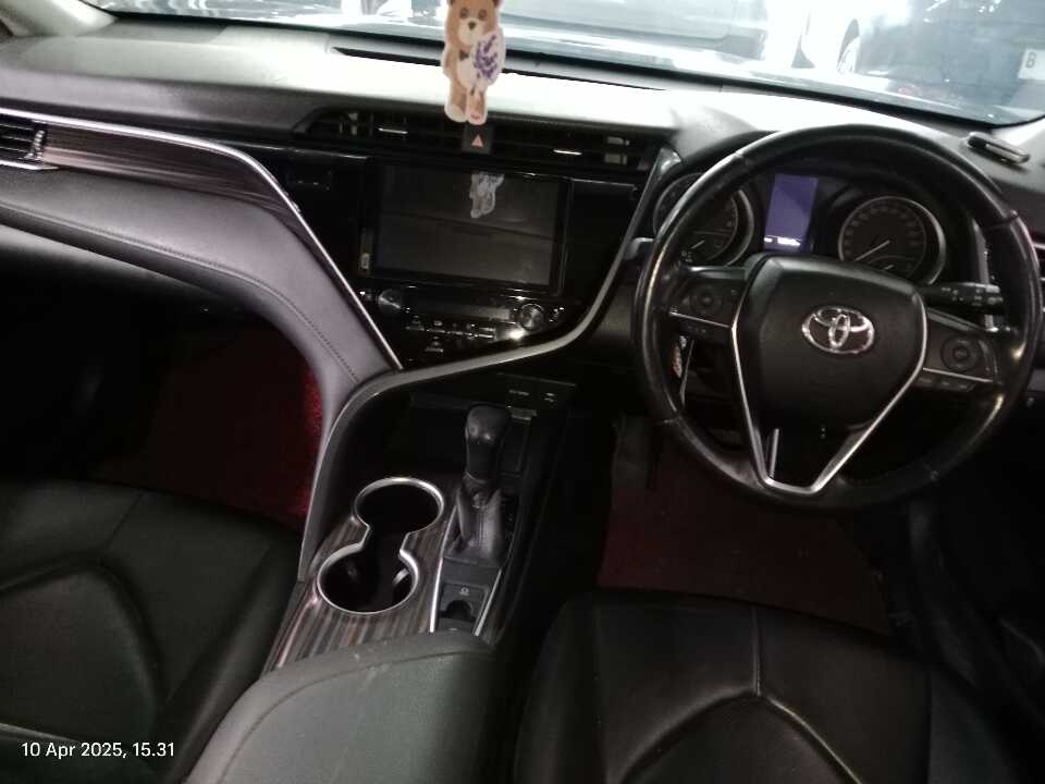 Foto Mobil Bekas Dashboard Toyota Camry 2.5 V tahun 2020