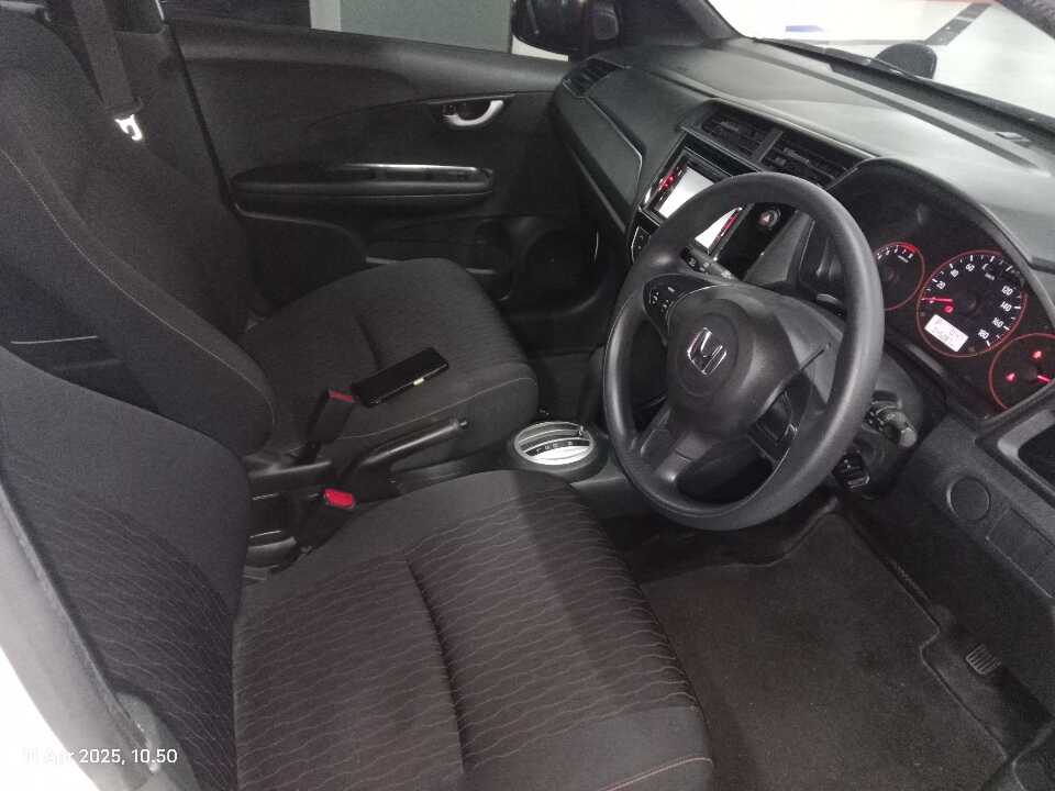 Foto Mobil Bekas Kabin Depan Honda Brio 1.2 RS tahun 2018