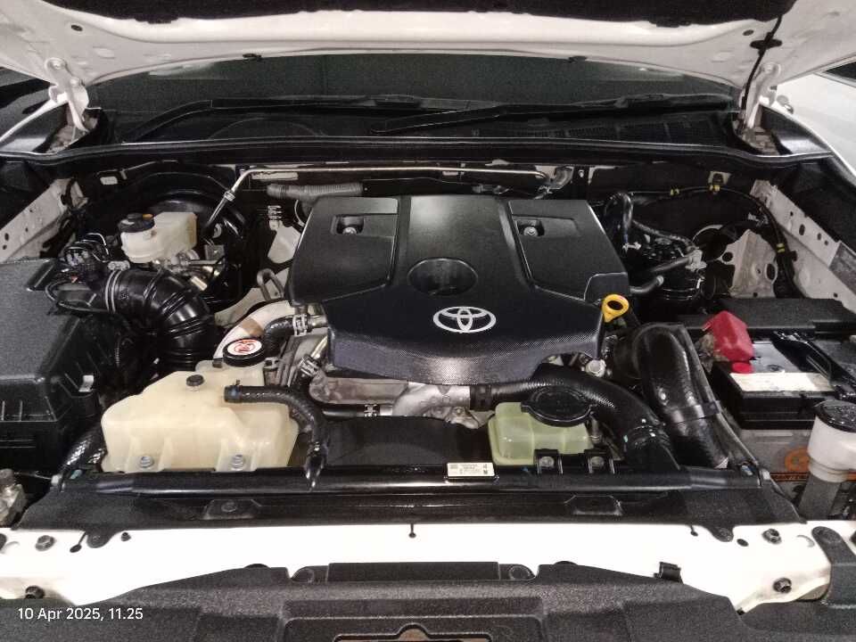 Foto Mobil Bekas Mesin Toyota Fortuner 2.8 4X2 VRZ tahun 2022