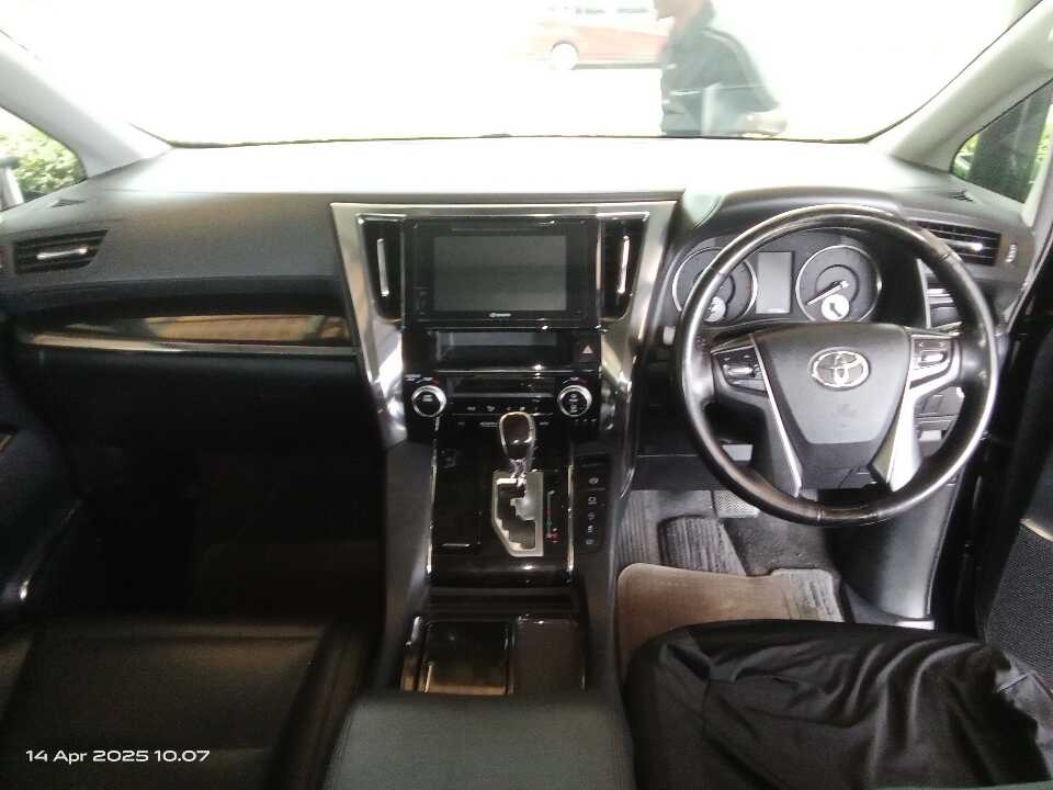 Foto Mobil Bekas Dashboard Toyota Vellfire 2.5 G tahun 2017