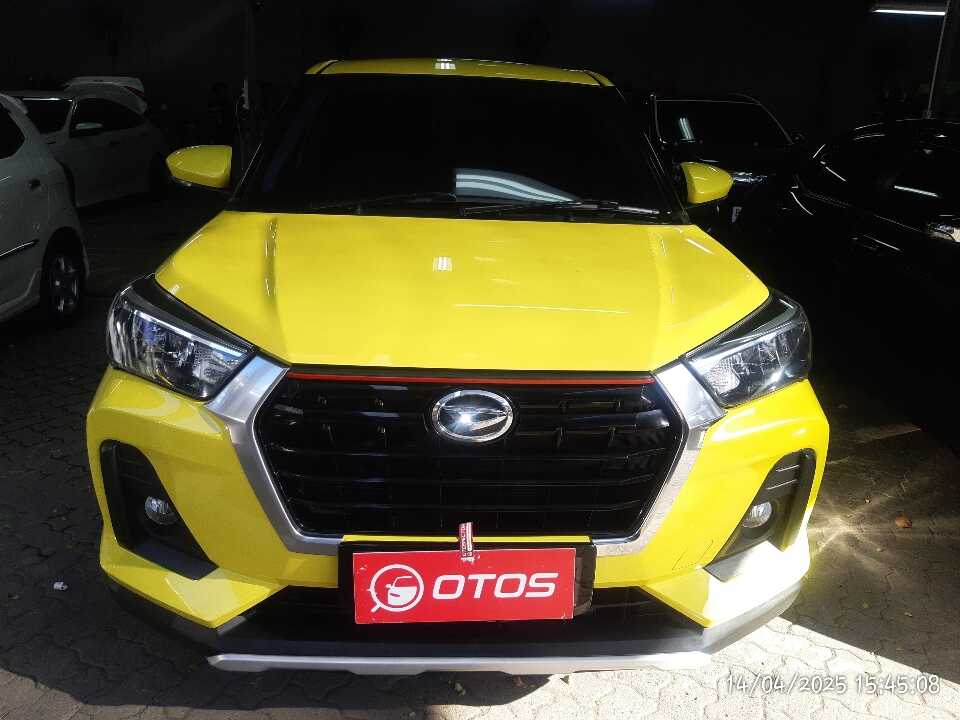 Foto Mobil Bekas Tampak Depan Daihatsu Rocky 1.0 R tahun 2021