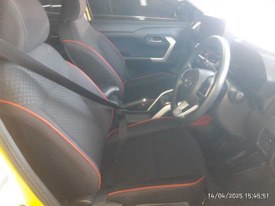Foto Mobil Bekas Kabin Depan Daihatsu Rocky 1.0 R tahun 2021