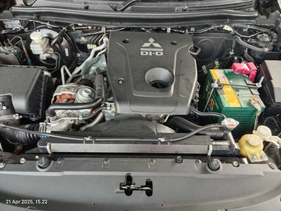 Foto Mobil Bekas Mesin Mitsubishi Pajero Sport 2.4 Dakar 4X4 tahun 2019