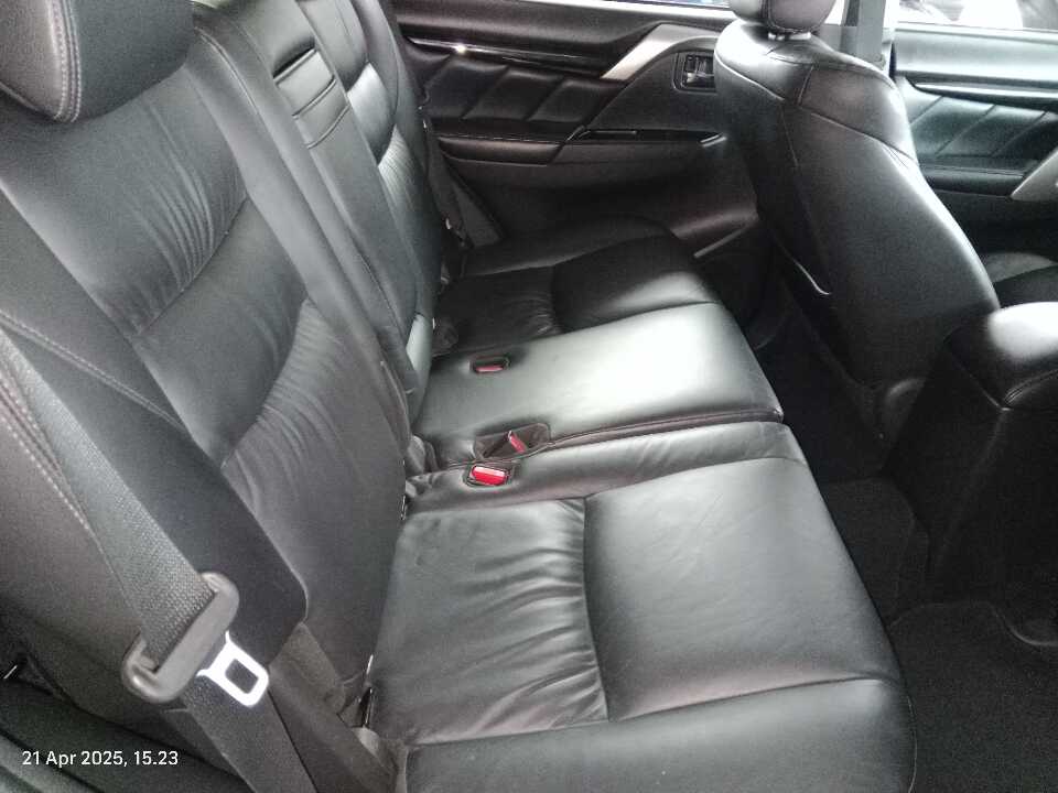 Foto Mobil Bekas Kabin Belakang Mitsubishi Pajero Sport 2.4 Dakar 4X4 tahun 2019