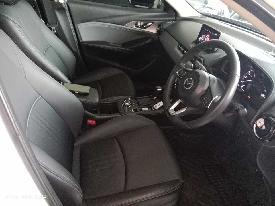 Foto Mobil Bekas Kabin Depan Mazda CX-3 1.5 Sport tahun 2021