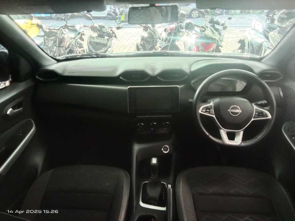 Foto Mobil Bekas Dashboard Nissan Magnite 1.0 Turbo tahun 2020