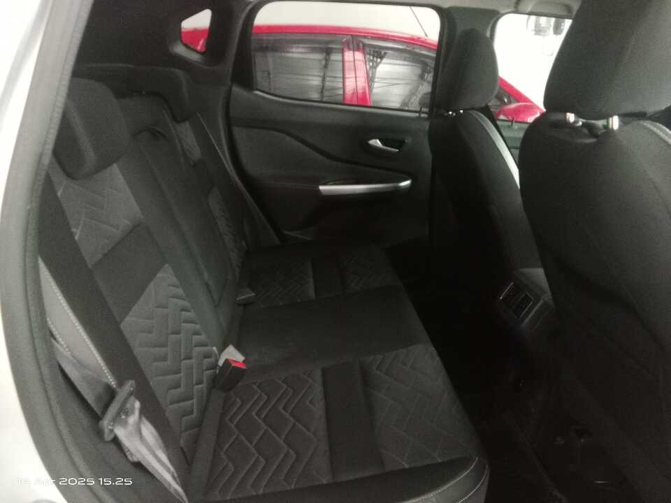 Foto Mobil Bekas Kabin Belakang Nissan Magnite 1.0 Turbo tahun 2020