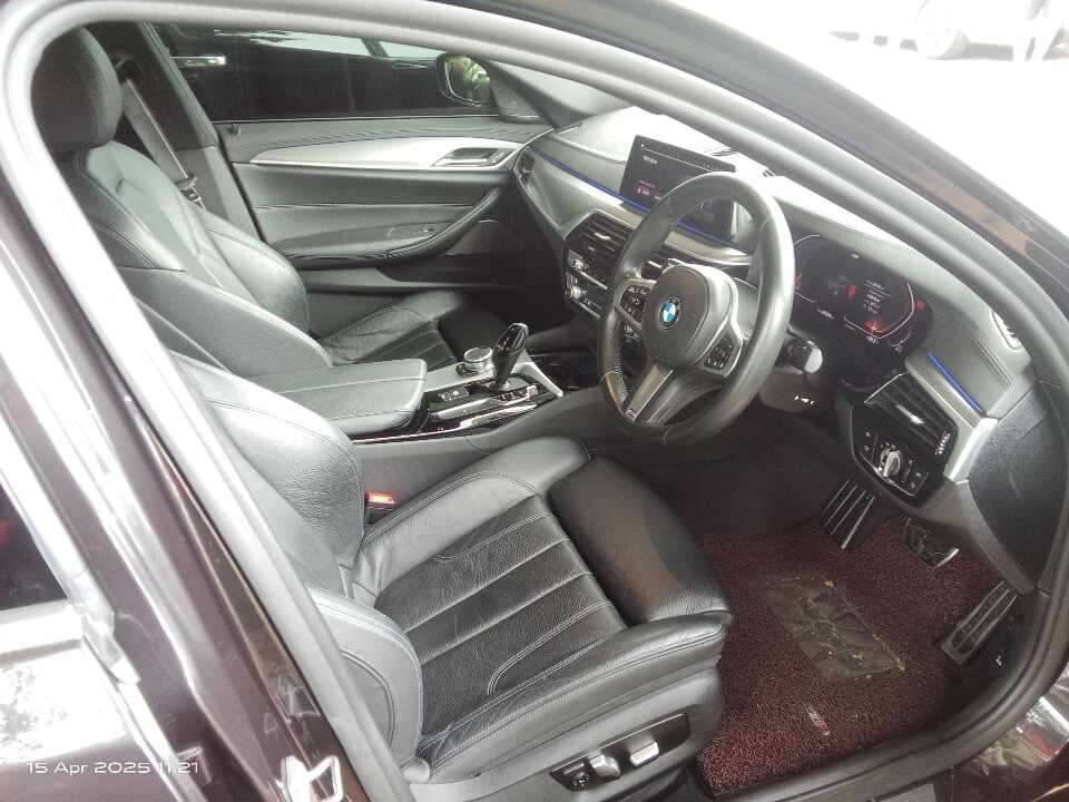Foto Mobil Bekas Kabin Depan BMW 530i 2.0 tahun 2019