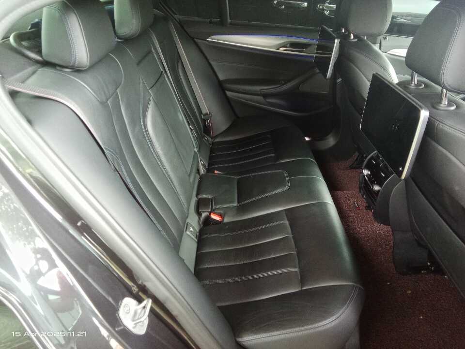 Foto Mobil Bekas Kabin Belakang BMW 530i 2.0 tahun 2019