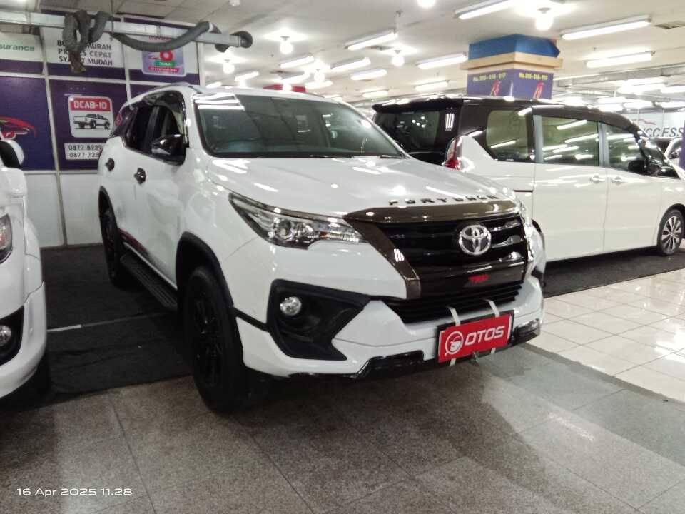2020 Toyota Fortuner 2.4 4X2 VRZ - Foto 1 dari 6