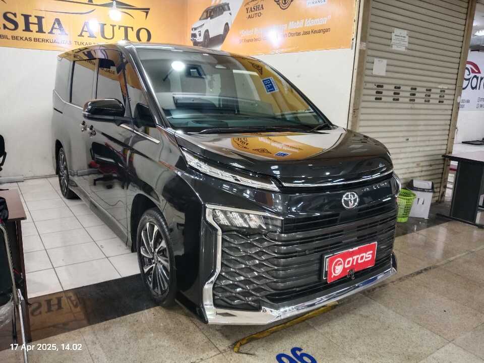 2022 Toyota Voxy 2.0 - Foto 1 dari 6