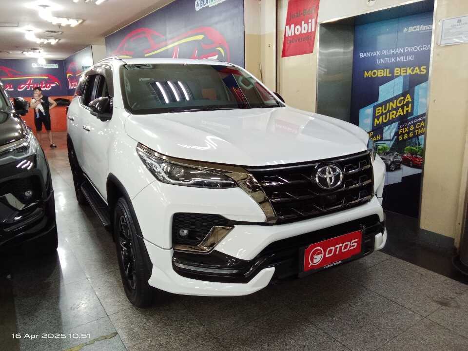 2021 Toyota Fortuner 2.4 4X2 VRZ - Foto 1 dari 6
