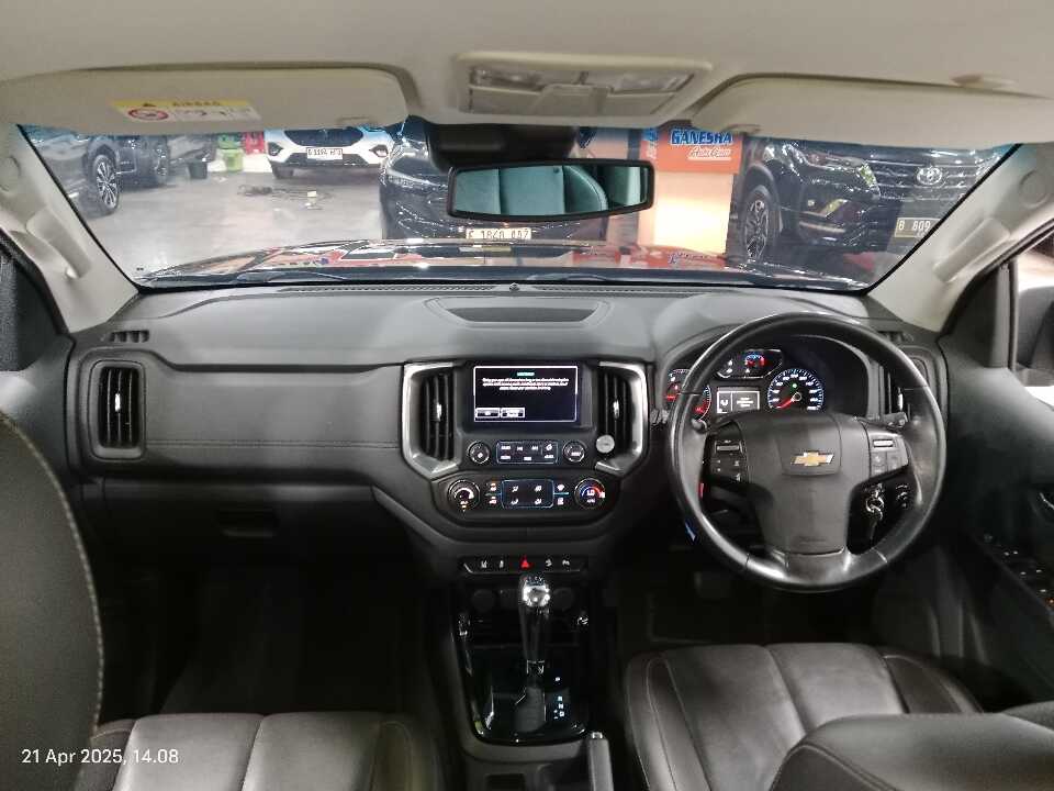 Foto Mobil Bekas Dashboard Chevrolet Trailblazer 2.5 LTZ tahun 2017