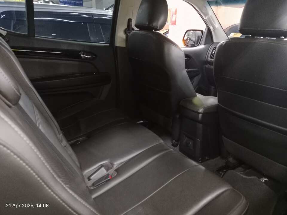 Foto Mobil Bekas Kabin Belakang Chevrolet Trailblazer 2.5 LTZ tahun 2017