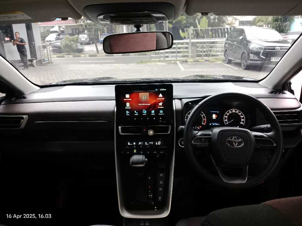 Foto Mobil Bekas Dashboard Toyota Innova 2.0 Zenix G CVT tahun 2023