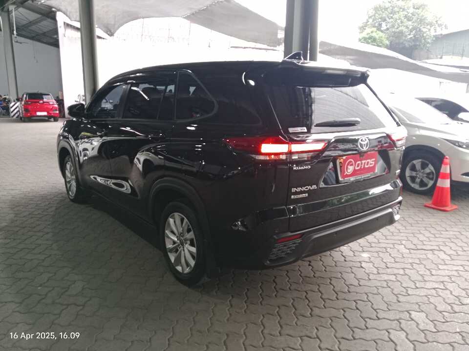 Foto Mobil Bekas Kiri Belakang Toyota Innova 2.0 Zenix G CVT tahun 2023