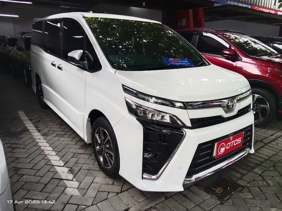 2019 Toyota Voxy 2.0 - Foto 1 dari 6