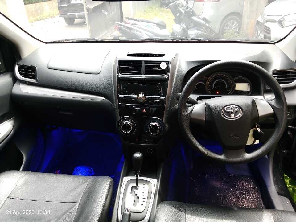Foto Mobil Bekas Dashboard Toyota Avanza 1.3 Veloz tahun 2016