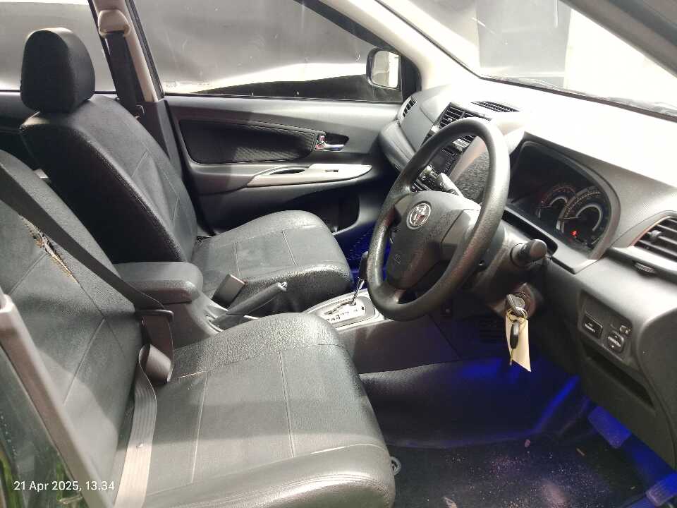 Foto Mobil Bekas Kabin Depan Toyota Avanza 1.3 Veloz tahun 2016