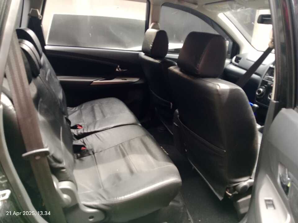 Foto Mobil Bekas Kabin Belakang Toyota Avanza 1.3 Veloz tahun 2016