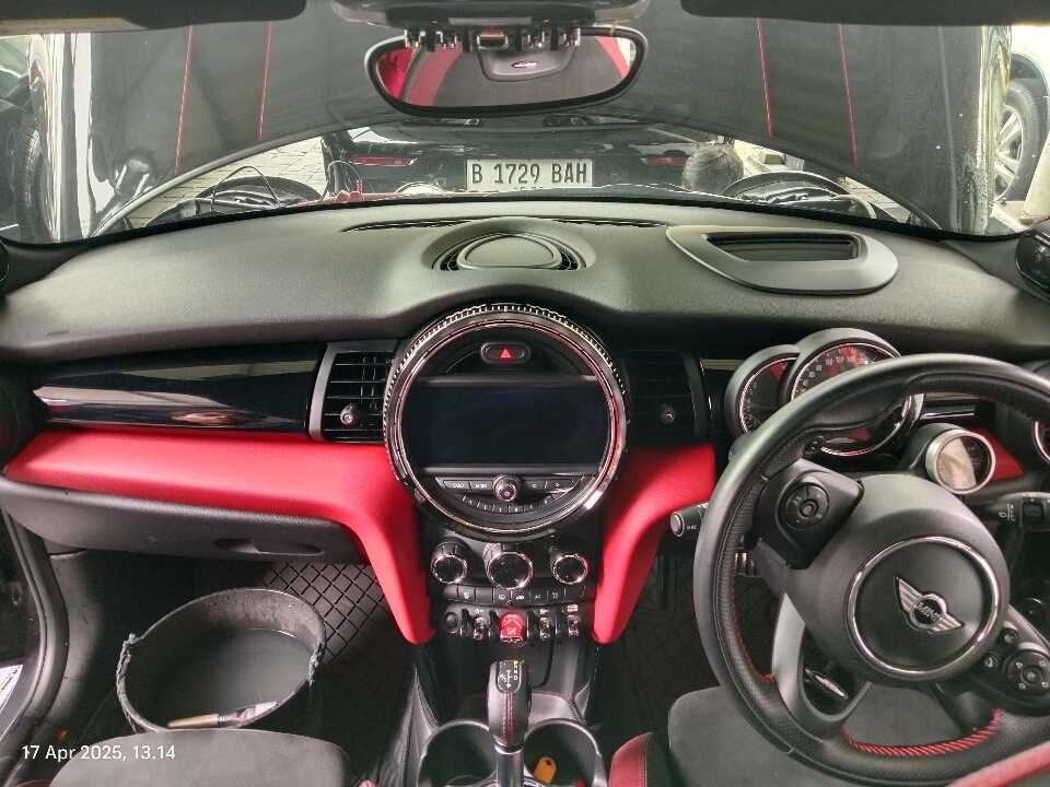 Foto Mobil Bekas Dashboard MINI Cooper 2.0 John Cooper Works tahun 2017