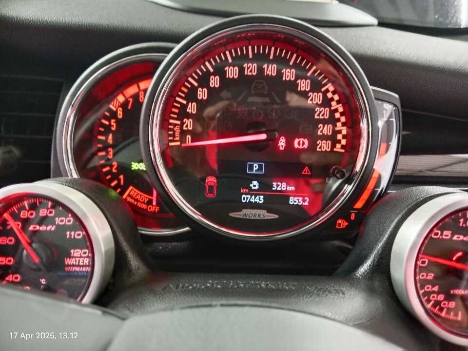 Foto Mobil Bekas Odometer MINI Cooper 2.0 John Cooper Works tahun 2017