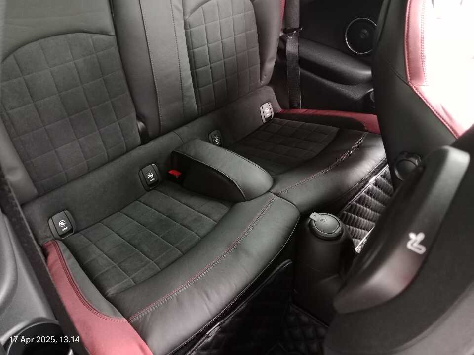 Foto Mobil Bekas Kabin Belakang MINI Cooper 2.0 John Cooper Works tahun 2017